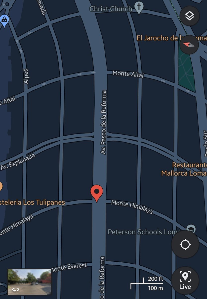 #SiLosUbicasDenuncialos

Eran aprox. las 6PM cuando esta camioneta tipo Suburban se paso un semaforo en ROJO y se impacto vs un vehículo Prius gris en el cruce de Reforma y Monte Himalaya, Lomas de Chapultepec, dejando a una señora y a su hijo lesionados y HUYENDO del lugar.