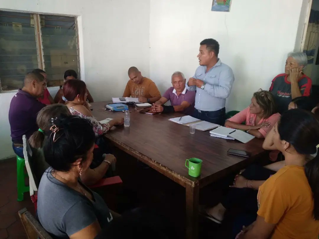 HFVZLALARA's tweet photo. Seguimos con el compromiso y organización en nuestras comunidades, en esta oportunidad realizamos una Mesa de Trabajo Organizativa con líderes de la Parroquia Catedral, https://t.co/wv57dWTNl0