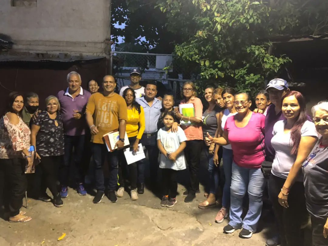 HFVZLALARA's tweet photo. Seguimos con el compromiso y organización en nuestras comunidades, en esta oportunidad realizamos una Mesa de Trabajo Organizativa con líderes de la Parroquia Catedral, https://t.co/wv57dWTNl0