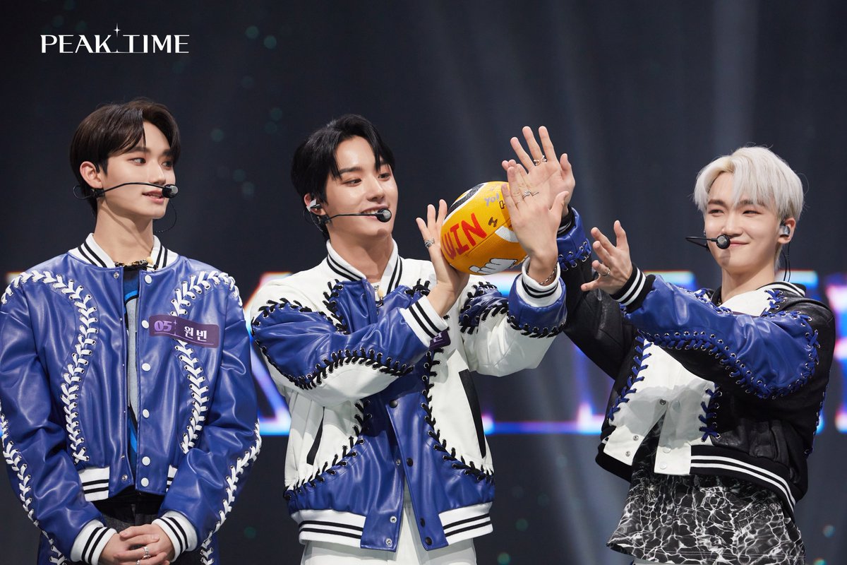 GOGOSING_SLL's tweet photo. <PEAK-CAM📸> #Behind

The scene of the competition was so fierce that everyone couldn’t take their eyes off even for a second!
For those who wonder how the scene went on, here’s the behind for you😆

#PEAKTIME #JTBC https://t.co/1fPD34VOAI