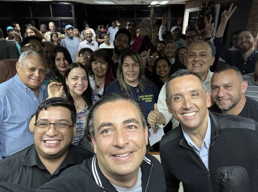 Saliendo de una reunión con la estructura de <a href="/fvbaruta/">fuerzavecinalbaruta</a> organizándonos para seguir brindándoles las mejores opciones para recuperar Venezuela.

¡Fuerza Vecinal se viene con muchos proyectos!