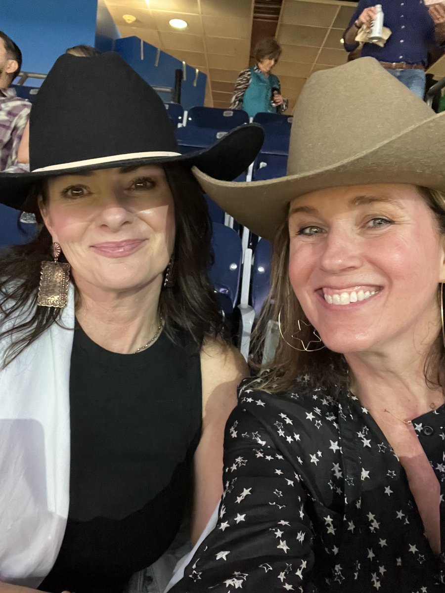 JEN2win536's tweet photo. ~welcome to the show!!! #RODEOHOUSTON #houstonrodeo https://t.co/YKx0WfQmBm