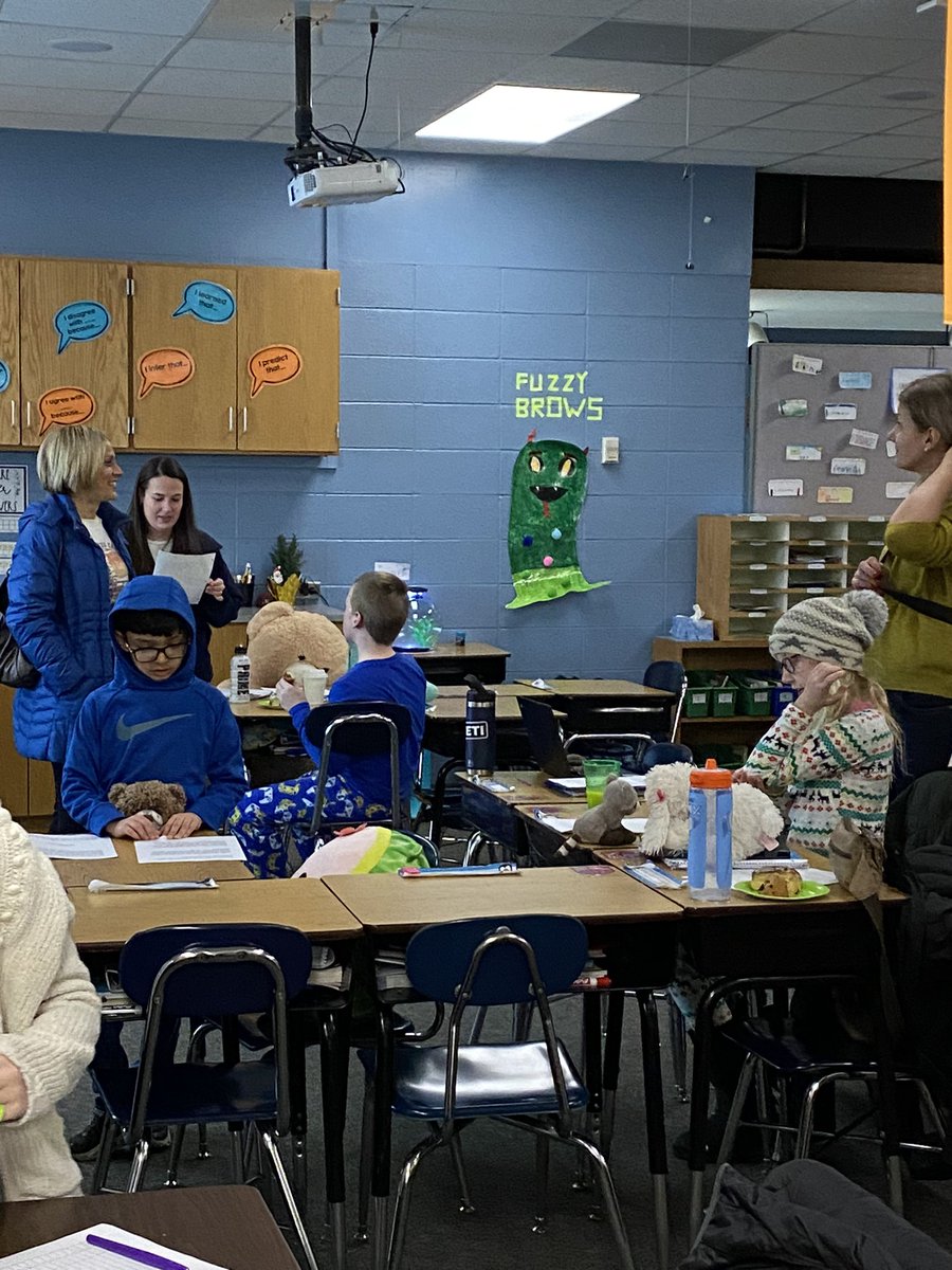 Maplebrook_203's tweet image. Thanks 4th Grade teachers, families, and students for hosting and participating in a book club celebration. What a wonderful experience for us all! #wearemaplebrook #naperville203 #partnersingrowth