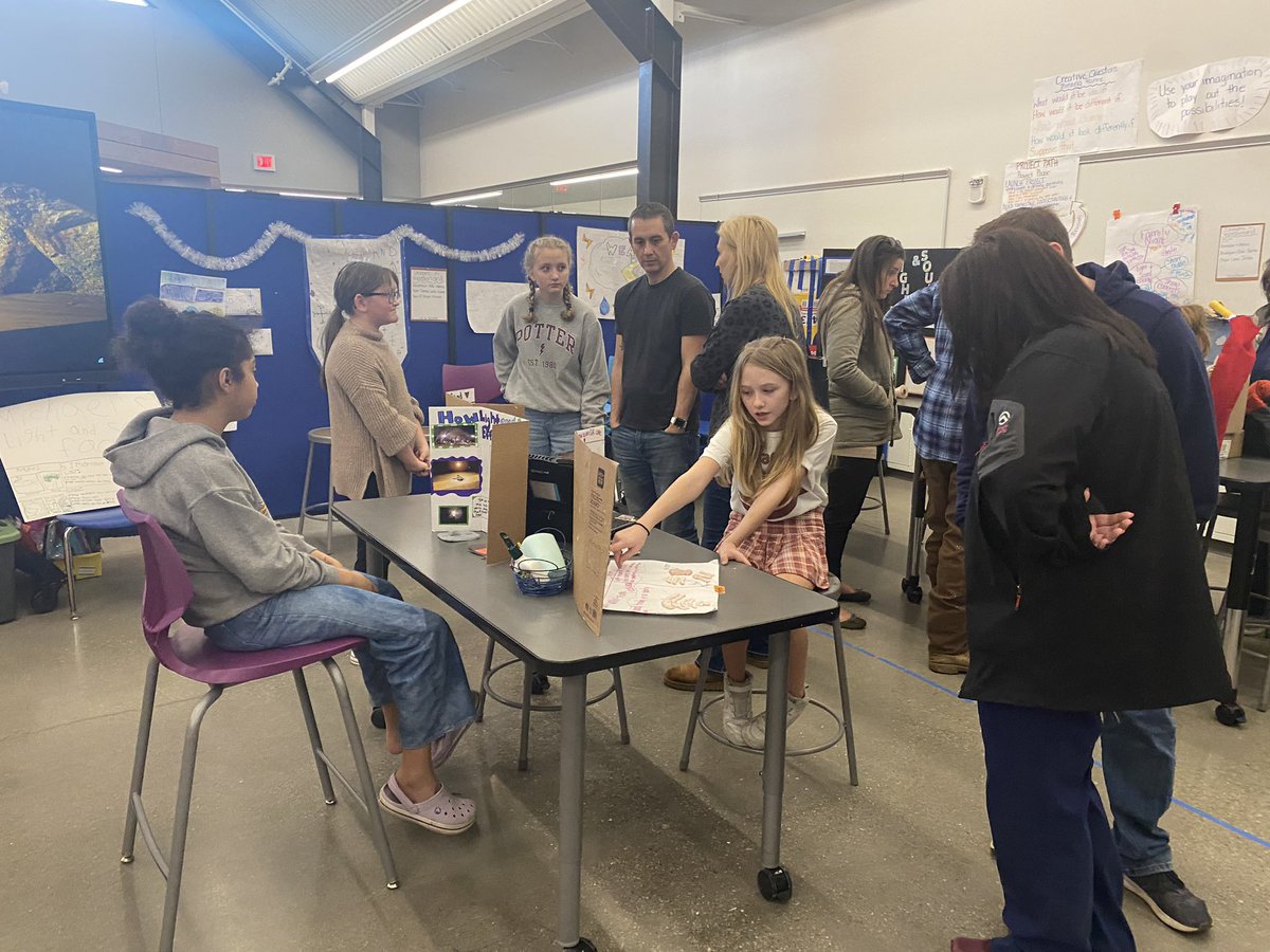 _sofiacerrato's tweet photo. We had so much fun at family night! We loved having the opportunity to share what we have learned about light and sound with our friends and family. Thank you @TallmadgeElemAP and @tcs_swood for joining us tonight! @MaddenTCS https://t.co/VgIdMeqGiD