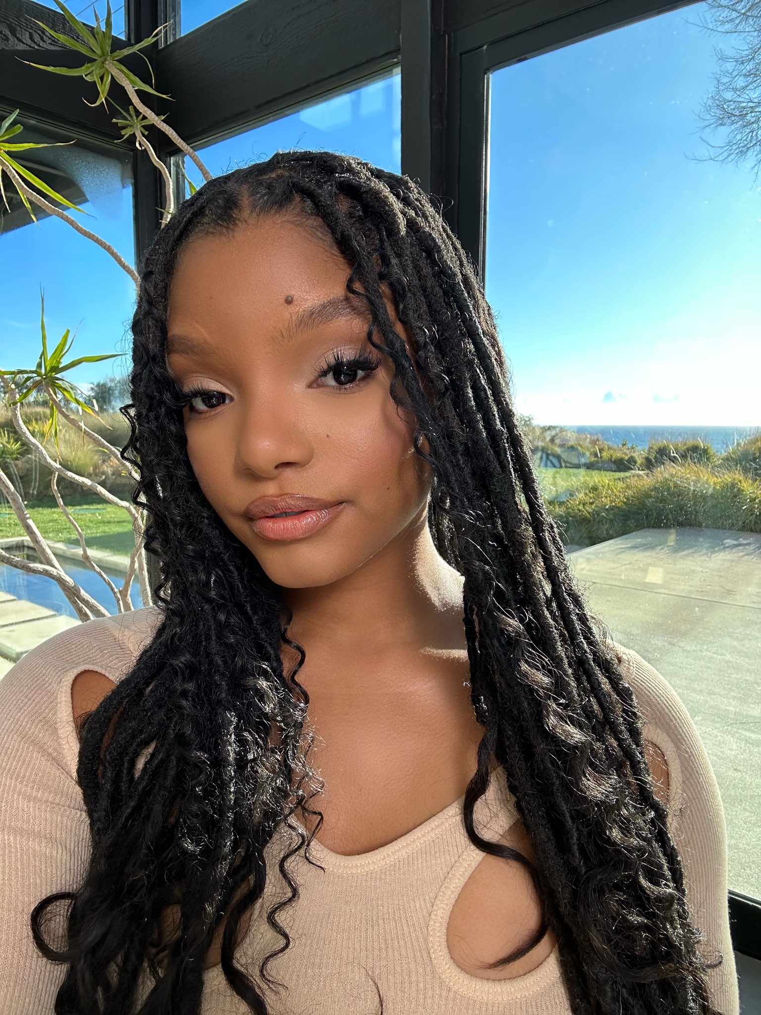 halle-on-twitter-she-a-baddie-she-know-she-a-ten-https-t-co