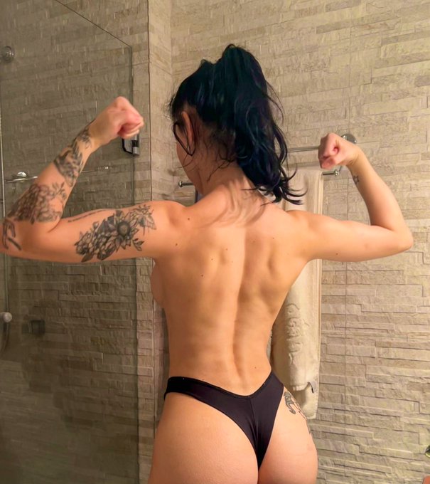 my tiny little muscles are coming 💪 https://t.co/MZLI0sQlXr