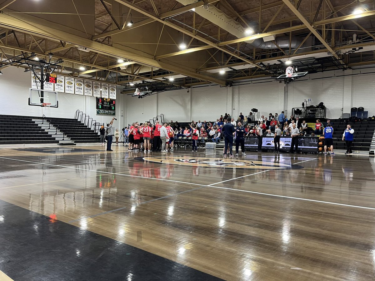 RLACC_Gov's tweet photo. Chamber staff attended tonight’s House vs Senate basketball game benefitting Big Brothers Big Sisters @BBBSA in Little Rock! https://t.co/oI8m77xqMQ