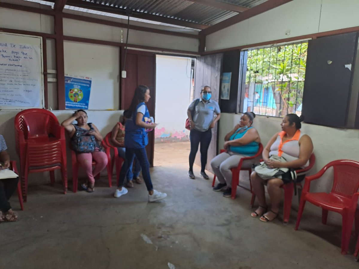 MifamManagua's tweet photo. #Managua │#DistritoTres📌
✅ Conversamos con mujeres del Programa de Fortalecimiento Familiar, apropiación de la cartilla Mujer👩🏻🦱🌺,Dignidad y Derechos⚖️ en prevención de la violencia y una cultura de armonía y paz
#AmorALaFamilia #PuebloVictorioso #SomosMujeresConElPoderDelAmor https://t.co/1D4ca4EXaC