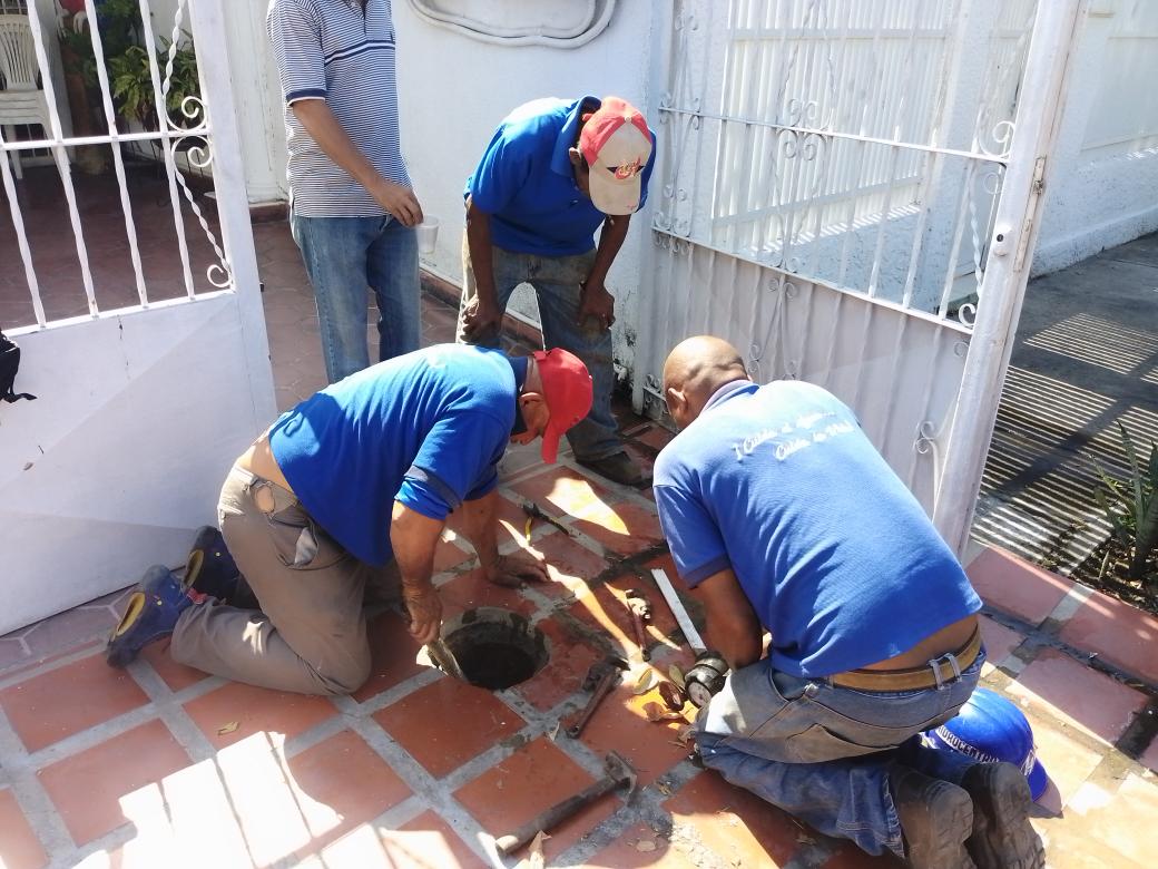 Hoy estuvimos en la urbanización La montañita dando respuesta a la problemática que viene presentando dicha comunidad con el vital Líquido. Gracias a nuestra alcadesa Joana Sánchez y el jefe de servicio público Donnys Graterol, jefa Ubch y al  Ing. fran pulgar.