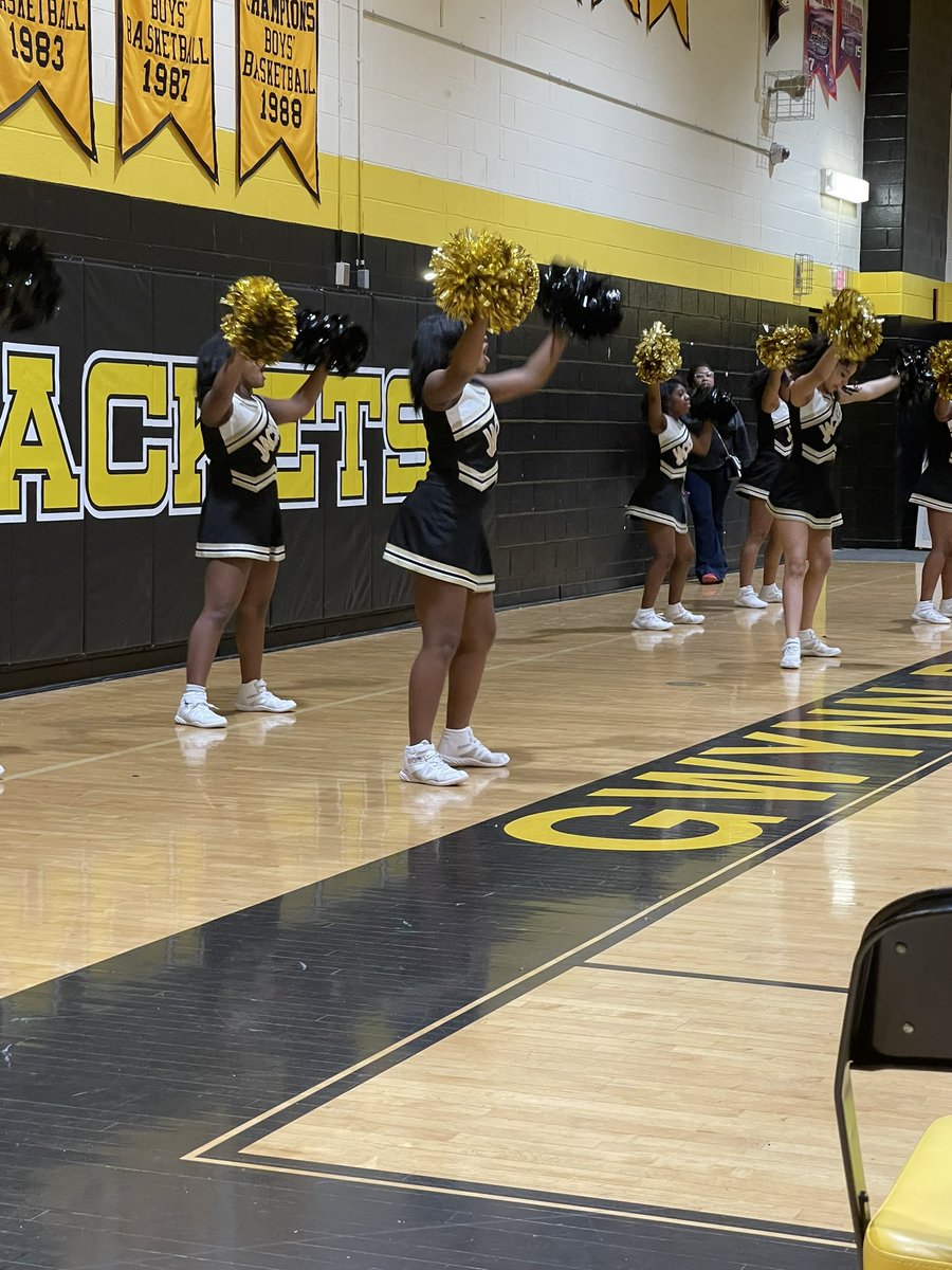 Thank you JV Cheerleaders for supporting our girls basketball team!💕🐝🐝💕