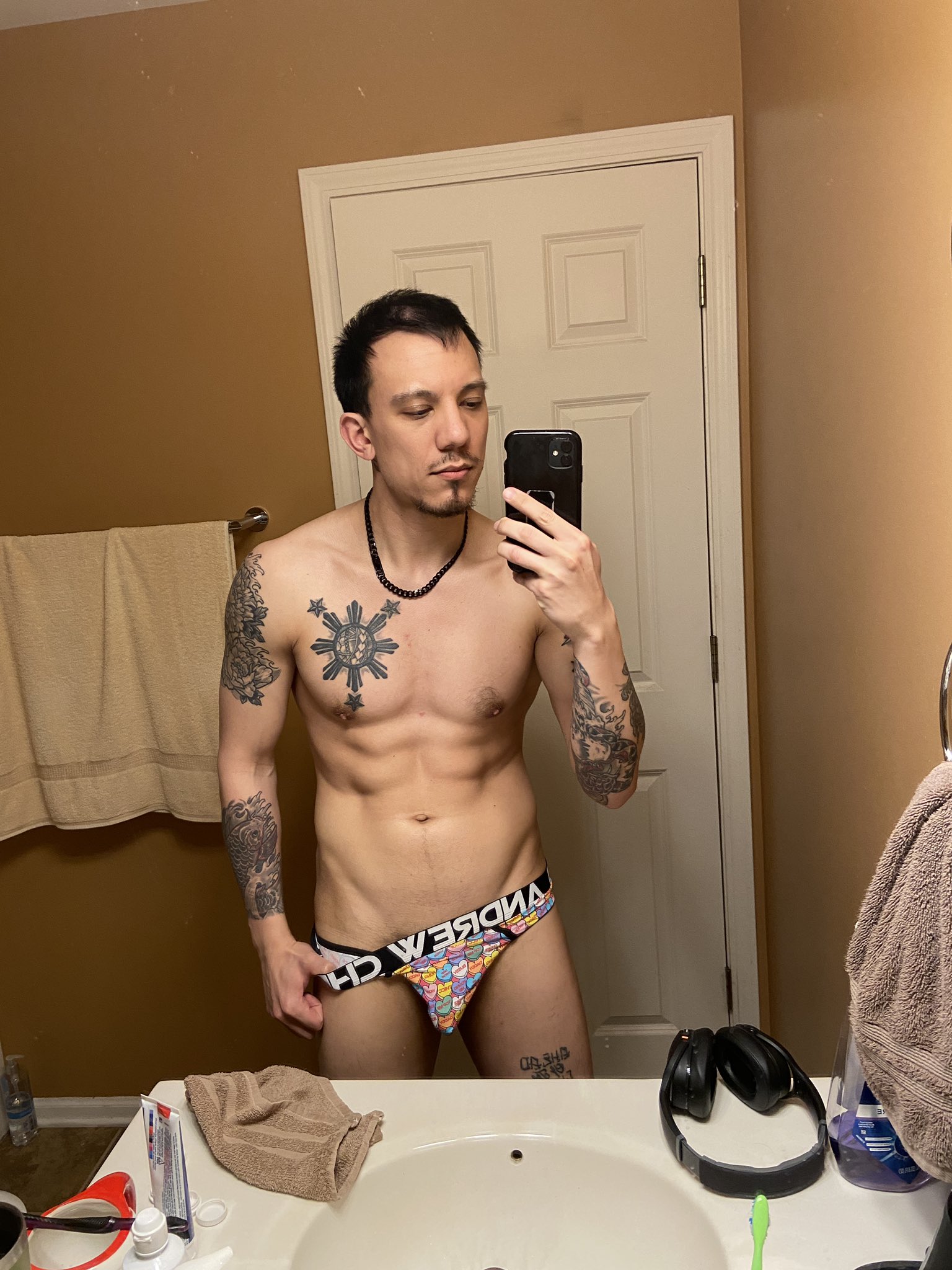 My OF is currently 30% off!!! Link in bio!! #onlyfans #sale #promo #discount #LGBTQ https://t.co/s6t