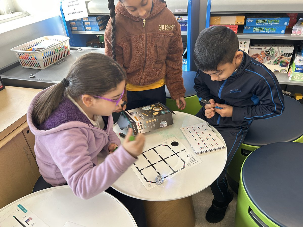 Students research and determine sequence of order of USA presidential terms then #code #ozobot to follow the time line @Ozobot @PS66JKO @CSforAllNYC @CS4AllKids @kidsthatcode #PresidentsDay