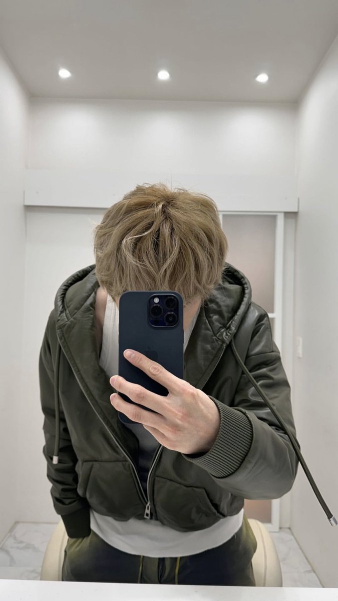 TY WEARS LOEWE
#TAEYONGtoPFW23