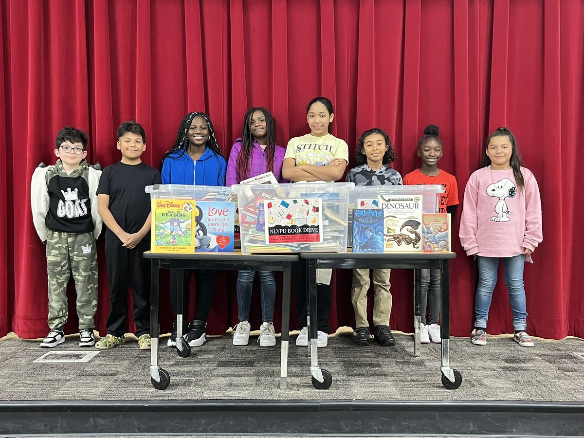 Our Booker Bobcats would like to give a big shout out and thank you to the North Las Vegas Police department for the book donations! 

#northlasvegaspd #nlvpd #bookdonation #thankyou #bookerbobcats #nevadareadingweek #ccsd