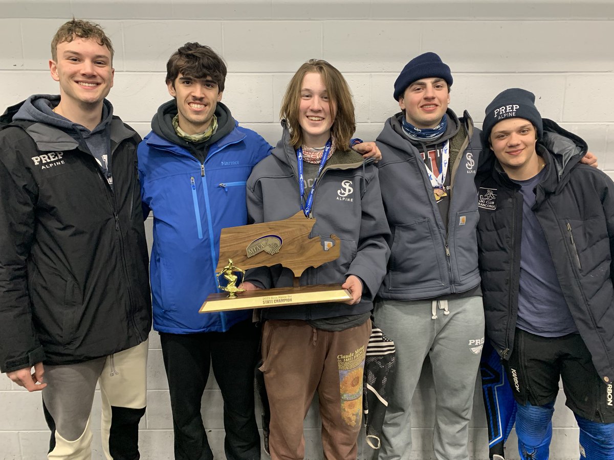 PhilStacey_SN's tweet photo. Members of the newly crowned St. John’s Prep ski team came by the rink to support their hockey brothers after winning the title today at Berkshire East. Left to right: Max Rizza, Luke Elmen, Sam Tucker, Josh Haarmann &amp; Cole Hosmer. @sjpathletics https://t.co/P0LQBkAPmV