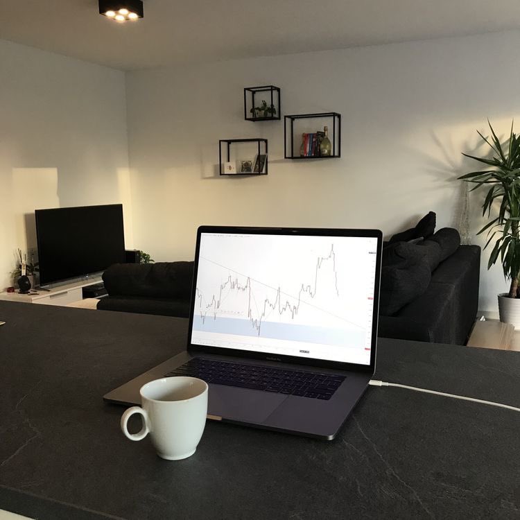 ForexInsider7's tweet image. Happy Thursday traders! The weekend is almost here, so keep pushing through and making those profitable trades 💰📈 #ThursdayThoughts #TradingThursday #StockMarket