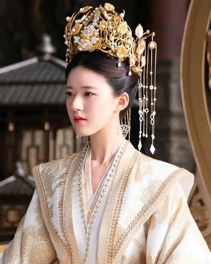 #WomeninCdrama #WhoRulesTheWorld

—|| it was so refreshing to watch zhao lusi portray an opposite-worlds character (feng xiyun vs. bai fengxi) without overdone angst towards a traditionally feminine presentation. she took up responsibility with grace, no matter what her name was.