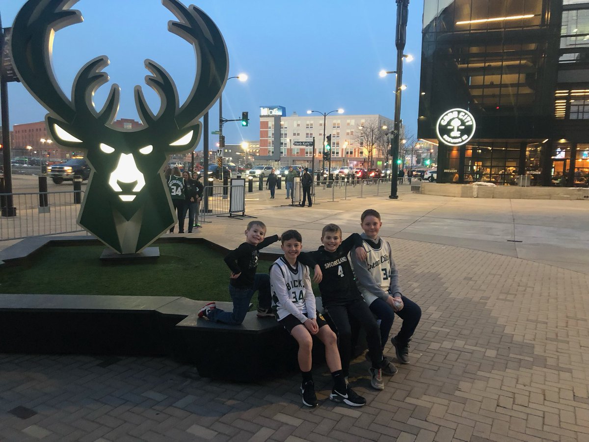 pacer_jr's tweet photo. JrPacer night at the @Bucks game tonight. #JrPacers #JrBucks https://t.co/MvLb8jdHnw