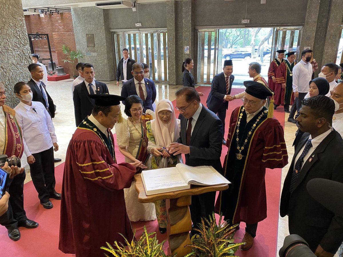 Philippine Collegian on Twitter "LOOK PM Ibrahim and spouse sign the