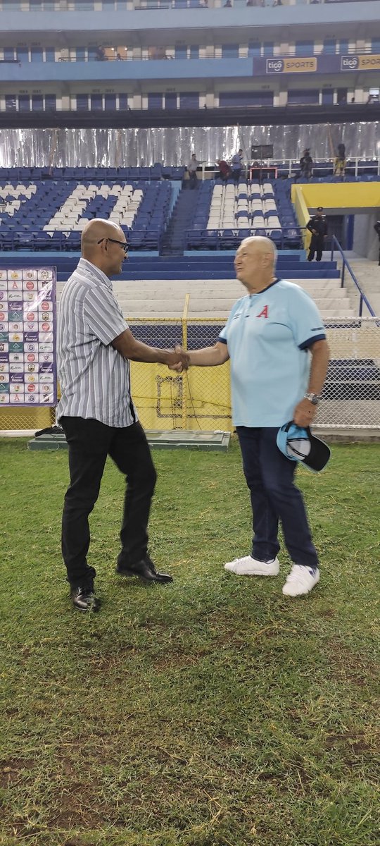 ElgatoDeportes's tweet photo. Previo al arranque del encuentro entre @AlianzaFC_sv vs @ADIMetapanSV https://t.co/SYRf7K5hBi