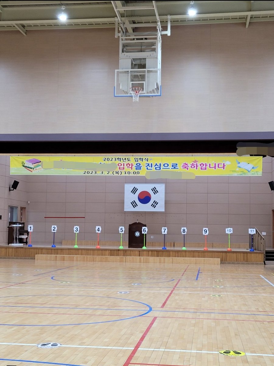 Mrs_SheWho's tweet photo. ⭐今日は娘ちゃん入学式⭐
今年は11組まで。1クラスも25人なのも韓国にしては多いし、更に再来年は今建設中のアパートが完成するから多分15組以上になる😩全校生徒2000人超えそう💦

みんな、新生活楽しもう♥️ https://t.co/BSTEBnPz7o