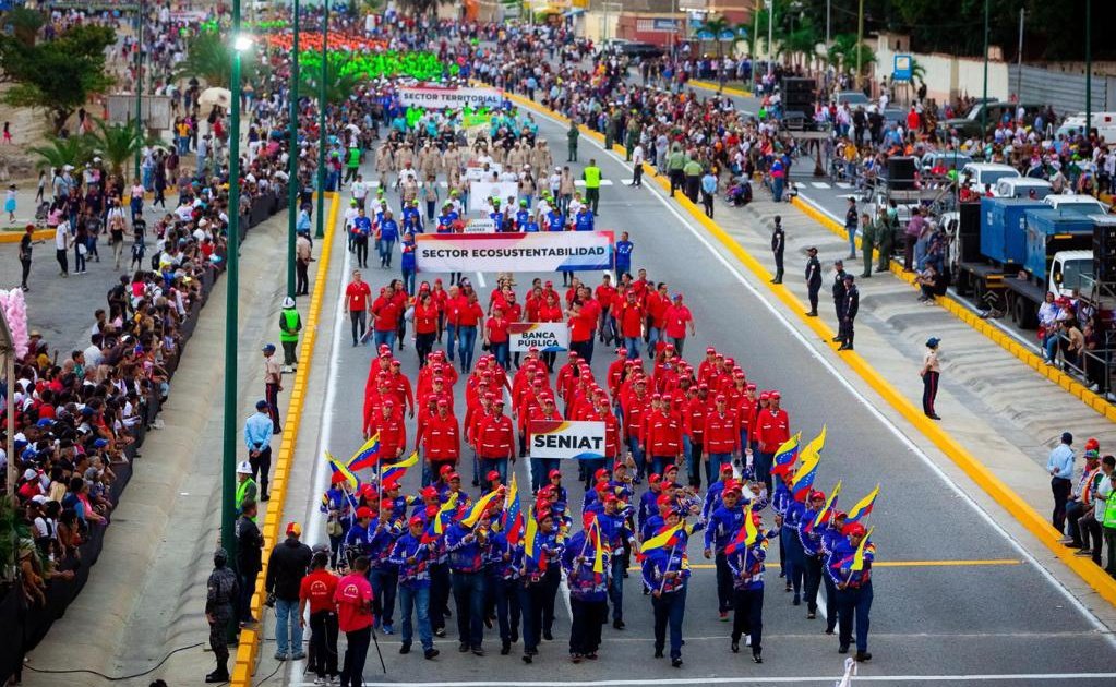 Complacida de asistir al 262 aniversario del natalicio del prócer guaireño José María España y Día de La Guaira. Felicito a las autoridades regionales y todos los que hicieron posible este impecable y emotivo desfile cívico-militar. Bendiciones a mi querido pueblo de La Guaira.