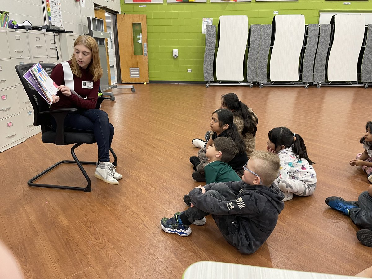 Our students enjoyed having Emma, one of Roselle’s Rose Ambassadors, join us for a read aloud! <a href="/SpringHillsSD12/">Spring Hills School</a> #ProudToBeD12 <a href="/MissWiatr/">Olga Wiatr</a>