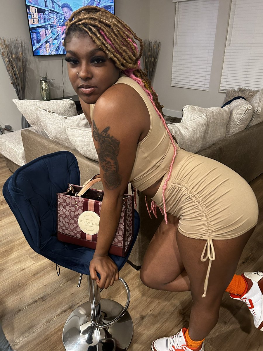 dirrrtydaann's tweet photo. my instagram life gotta b on twitter too 😩😩😩😩😩😫 https://t.co/8WjZNxXgtF