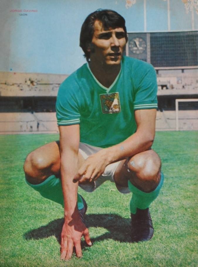 Jassovivero's tweet photo. Jorge Davino en la Entrevista de Poder en #LeyendasdePoder con @castrejonadrian y @geraslugo.

Cholín Davino el orquestador argentino de aquel León del inicio de los 70's que se recuerda por practicar un futbol estético.

LEYENDAS DE PODER por @LaPoderosaLeon 93.9 FM. https://t.co/vDfzyCDbpj