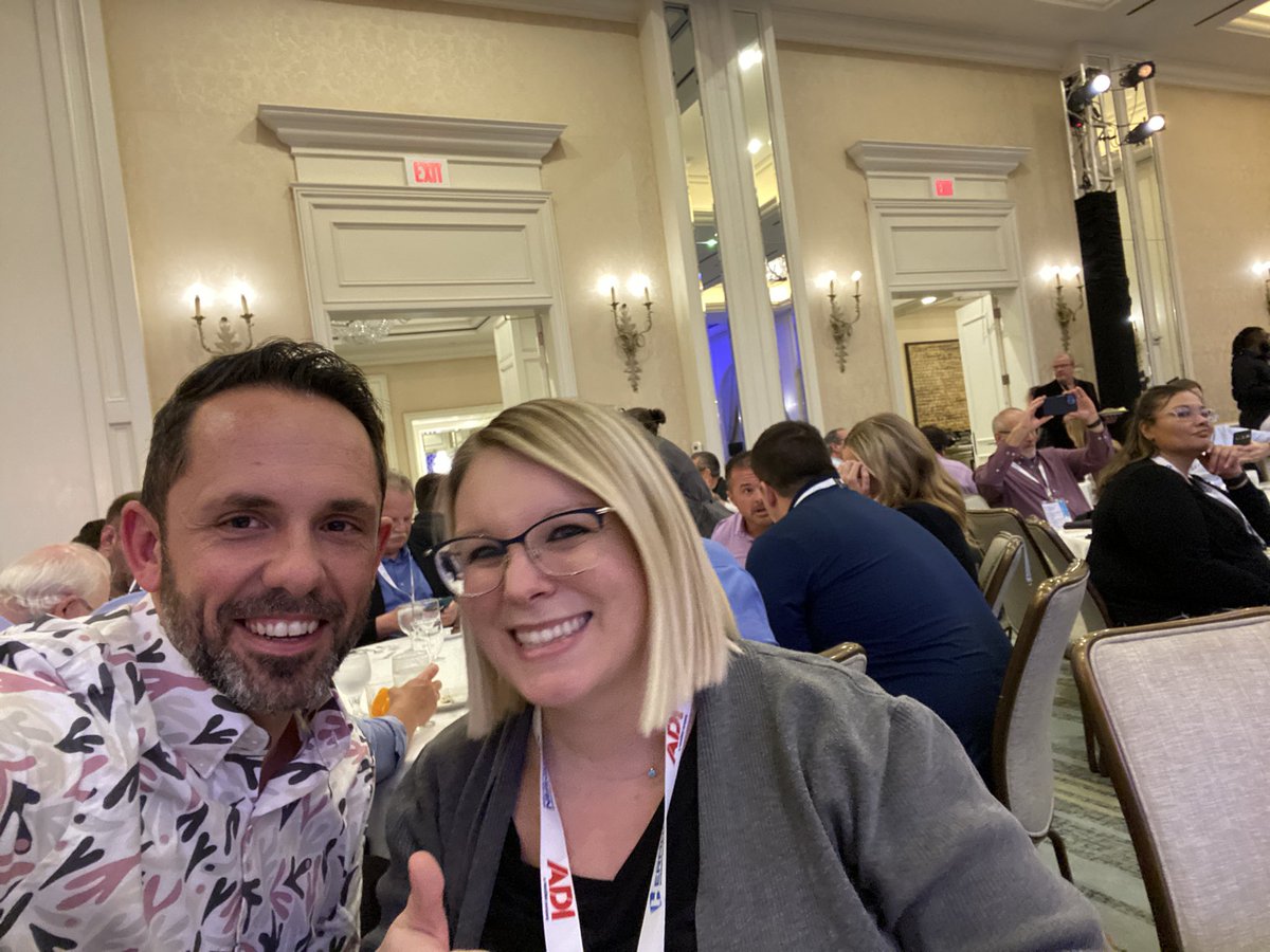 tobitungl's tweet photo. I found @ASliceOfWeiss at #BLC2023! 🙌 https://t.co/2ZFXFzDVOh