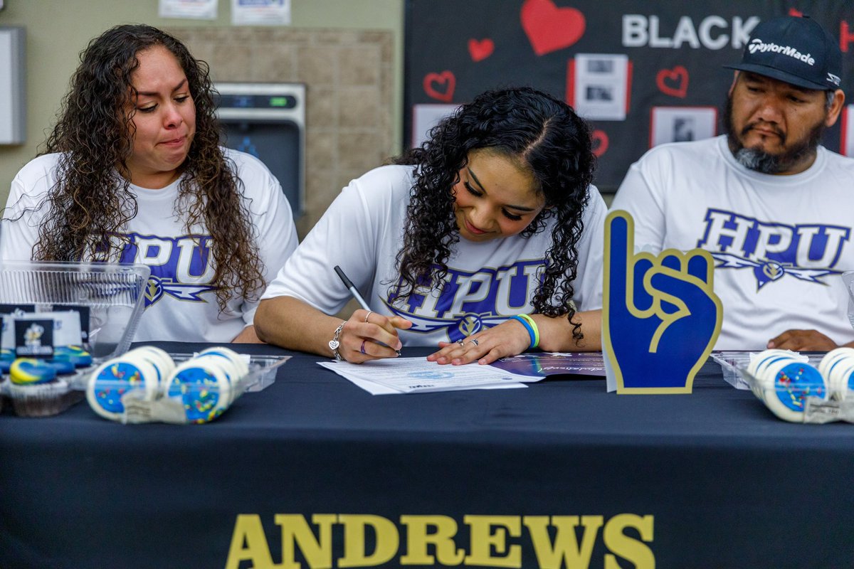 Big congratulations to our three seniors, Shawn Parker, Bubba Hernandez &amp; Shanti Hernandez as they sign to continue their athletic careers at the collegiate level! 

🏈 Shawn Parker - Sul Ross

🏀 Bubba Hernandez - University of the Southwest

🏀 Shanti - Howard Payne