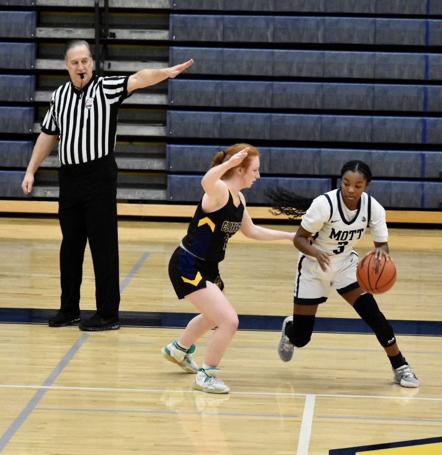 Coach Sklar (@coachsklar) on Twitter photo Mott season came to an end tonight. The girls gave it everything they had. Mott 25 Clarkston 59. Madison Winters 13 points, 11 rebs, Makyah Henderson 6pts. <a href="/LakesVC/">Lakes Valley Conf.</a> <a href="/MIPrepZone/">MIPrepZone</a> <a href="/FullCrtCoverage/">Matthew B. Mowery</a> <a href="/JaredPurcellDET/">Jared Purcell</a> <a href="/statechampsmich/">STATE CHAMPS! Michigan</a> <a href="/CandGSports/">CandGSports</a> Mott season came to an end tonight. The girls gave it everything they had. Mott 25 Clarkston 59. Madison Winters 13 points, 11 rebs, Makyah Henderson 6pts. <a href="/LakesVC/">Lakes Valley Conf.</a> <a href="/MIPrepZone/">MIPrepZone</a> <a href="/FullCrtCoverage/">Matthew B. Mowery</a> <a href="/JaredPurcellDET/">Jared Purcell</a> <a href="/statechampsmich/">STATE CHAMPS! Michigan</a> <a href="/CandGSports/">CandGSports</a>