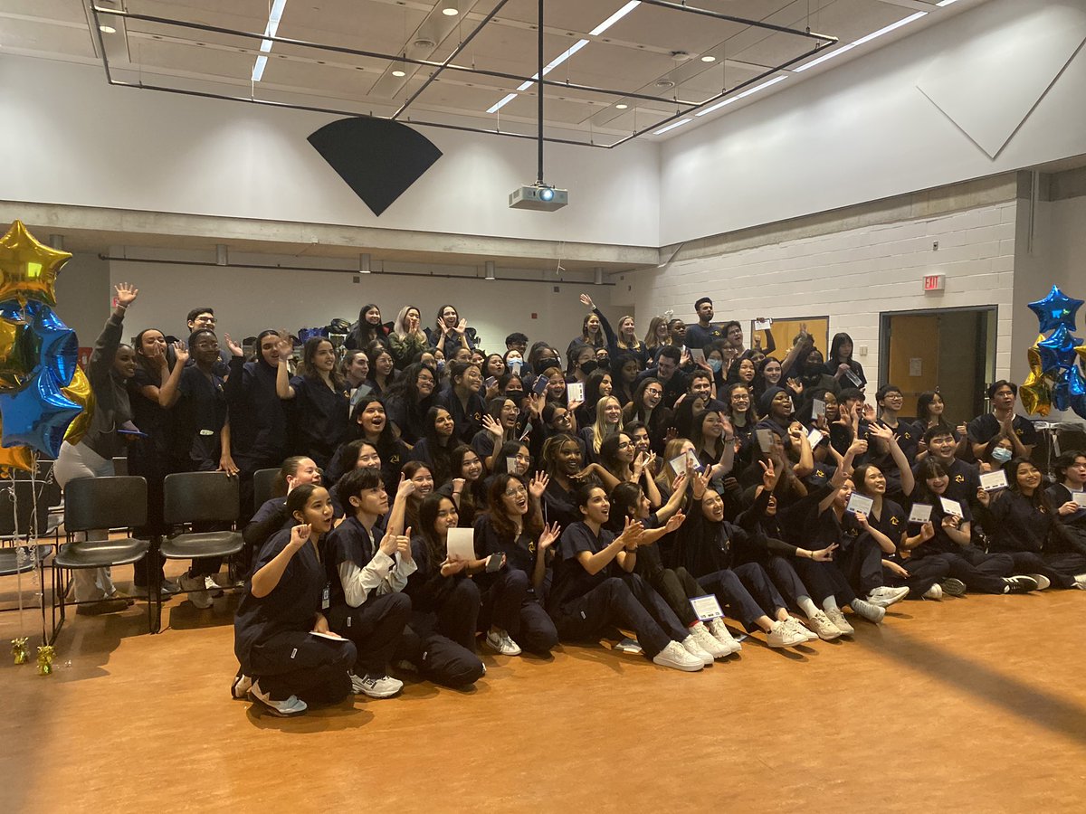 SNevesSilva_RN's tweet photo. TMU Class of 2026 Pinning ceremony! Love this part of my job🤩🤩🎉🎉@NursingTMU @fcstorontomet https://t.co/5x98q8cCSr