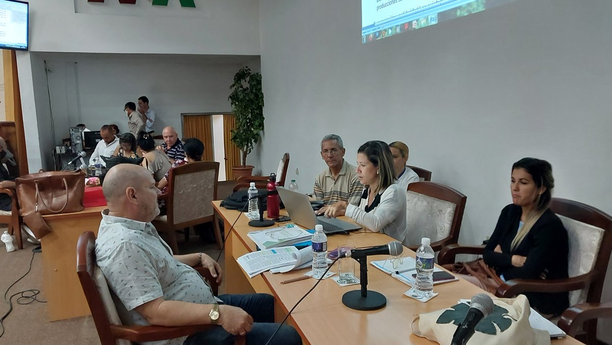 MayraC_88's tweet photo. Se avanza en la elaboración del Anteproyecto de Ley de Tierras de Cuba👩‍🌾🥑🥬🐄

👉Con apoyo de los Proyectos POSAS e IRES de @FAOCuba 

#MejorEsPosible_ 

@YdaelB @MINAGCuba @TSupremoCU  @IPFisica @anap_cuba @ONBC_CUBA @FGR_Cuba @MINCEX_CUBA @UPR_Cuba https://t.co/YooSBXsj0F