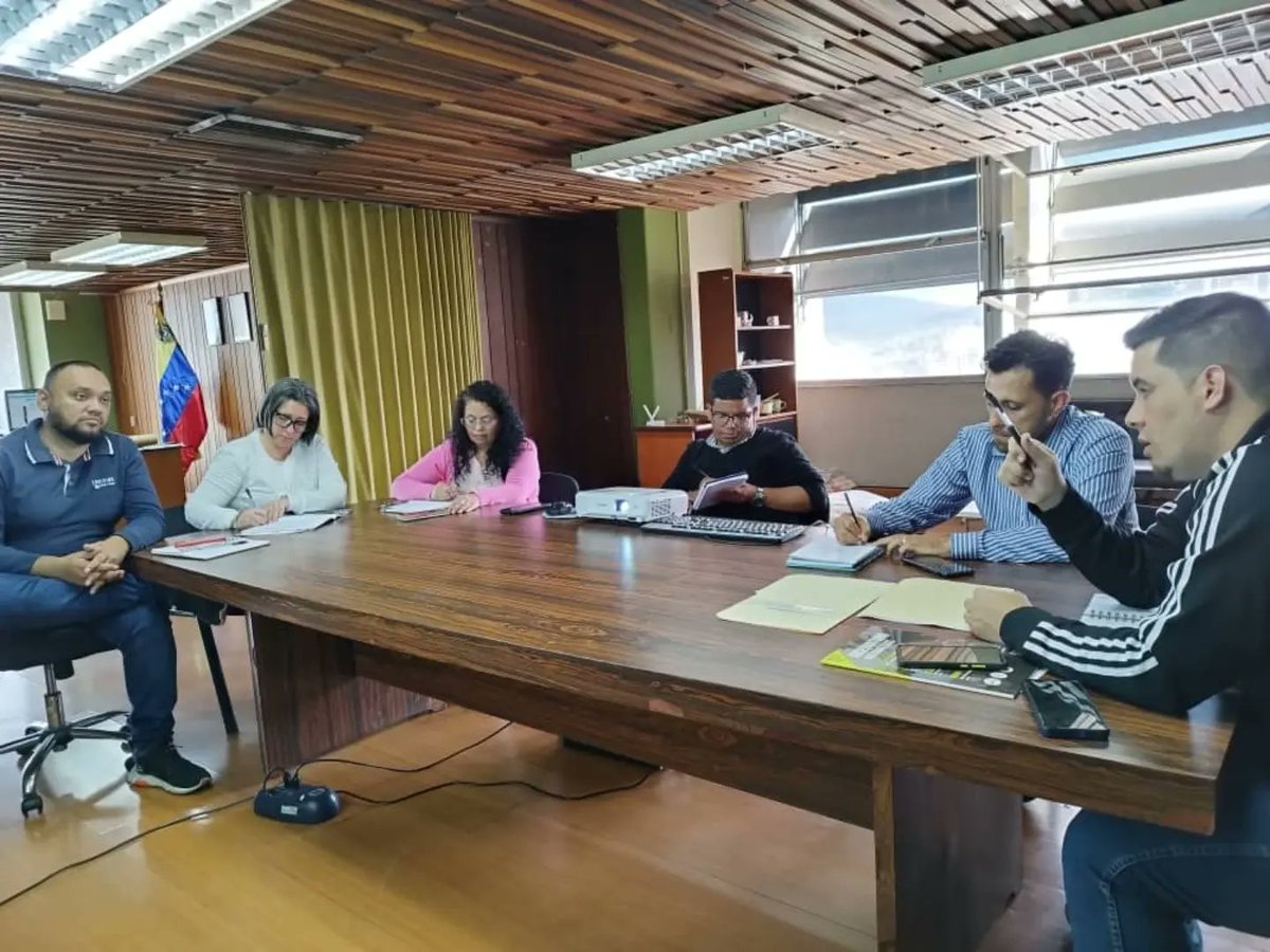 #Entérate | Este #01Mar En Reunión con los Directores de Línea de la Dir. General de Formación para el Ecosocialismo y la Gerencia de <a href="/FundambienteC/">Fundambiente Oficial</a> informé sobre las líneas orientadoras formativas de acuerdo con las orientaciones del Ministro <a href="/JosueLorcaV/">Josué Lorca Vega</a> 
 
#2023DeVueltaAlCampo