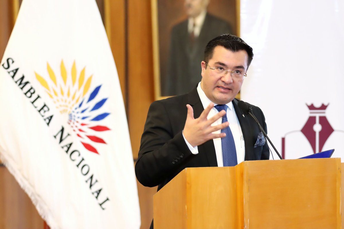 Sant_VallejoVas's tweet photo. ...tuvieron la generosidad de ser parte de mi ponencia 👨🏼‍🏫 en el Primer Congreso de #DerechoParlamentario realizado por el @IeelEcuador, @AsambleaEcuador y con el aval de @UNIR_Ecuador. https://t.co/NdtaJLcxhy
