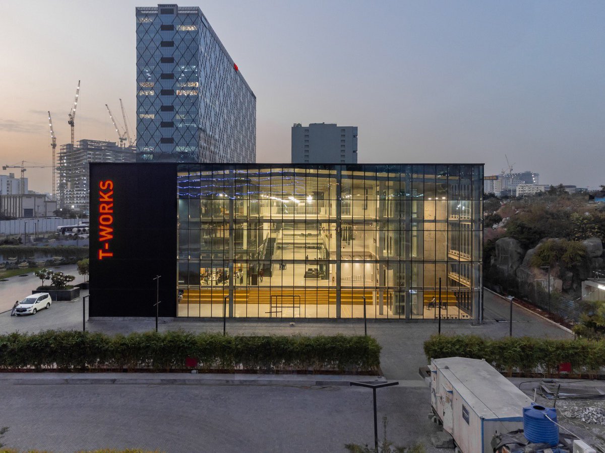 NAR_Handle's tweet image. ‘From a school project to product’ 

Look at how a 14 year old student of ZPHS, Gadwal district is now taking her biopots to the public with the help of #TWorks. 

#Thread (1/N)