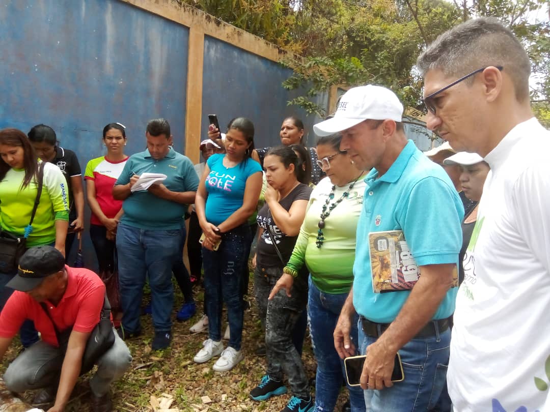 ¡Brigadas ecológicas escolares!

Desde nuestro #DeltaAmacuro desarrollamos e impulsamos desarrollo ecologista y conservador "Un Planeta verde es posible" voceras y voceros del mun #Tucupita encabezan este hermoso encuentro.
#UnionFuerzaYCooperacion 
<a href="/NicolasMaduro/">Nicolás Maduro</a> <a href="/MPPEDUCACION/">MPPEDUCACION</a>