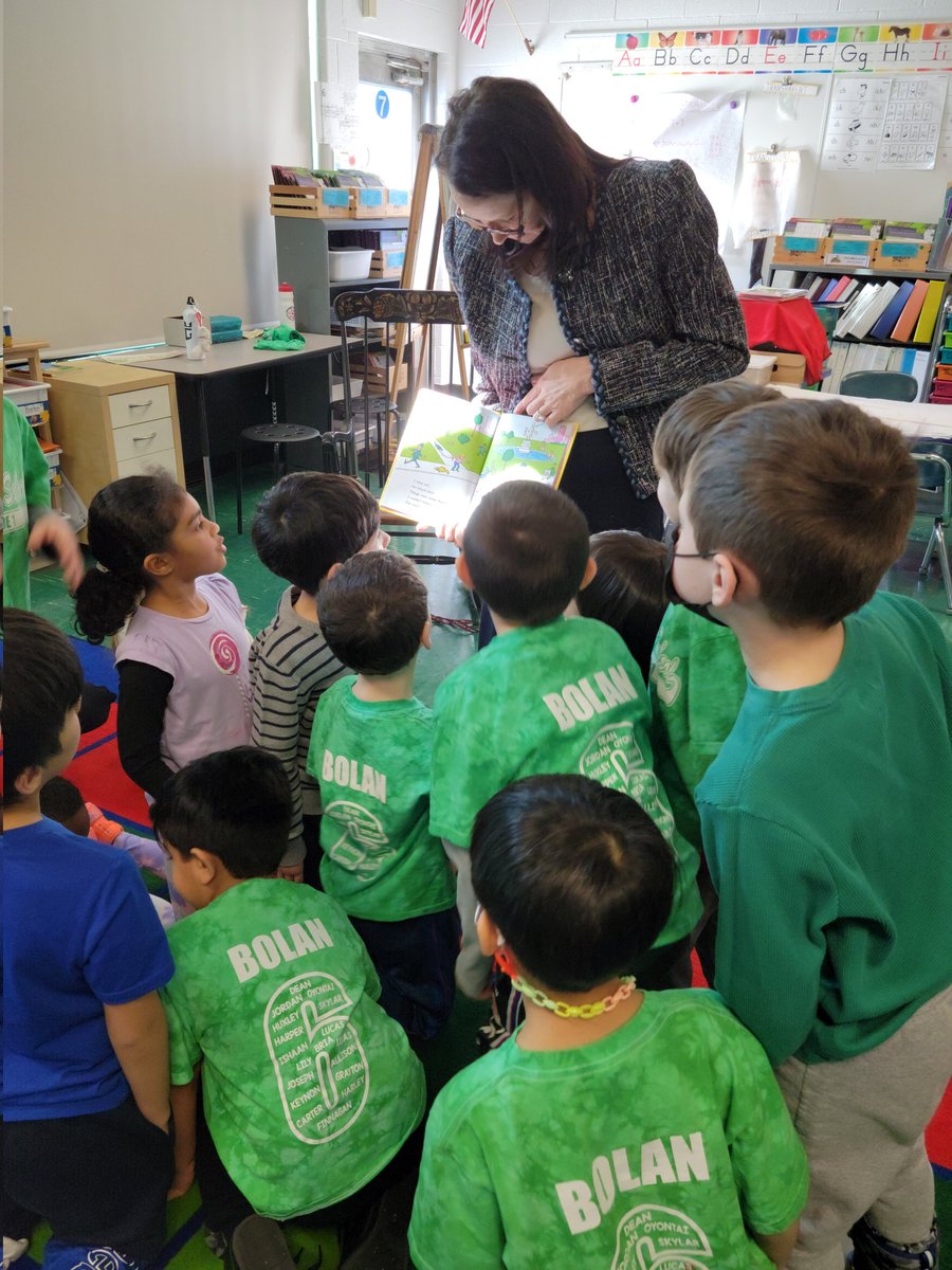 RoseMarzinotto's tweet photo. Can you find Dr. Fedigan in the first photo? There she is (in the 2nd photo) right in the middle of a thrilled group of first grade students. These lucky kiddos enjoyed a story read by Dr. Fedigan during our Read Across America celebration. Thank you, Dr. Fedigan! ❤️ https://t.co/FoFOLicpvS