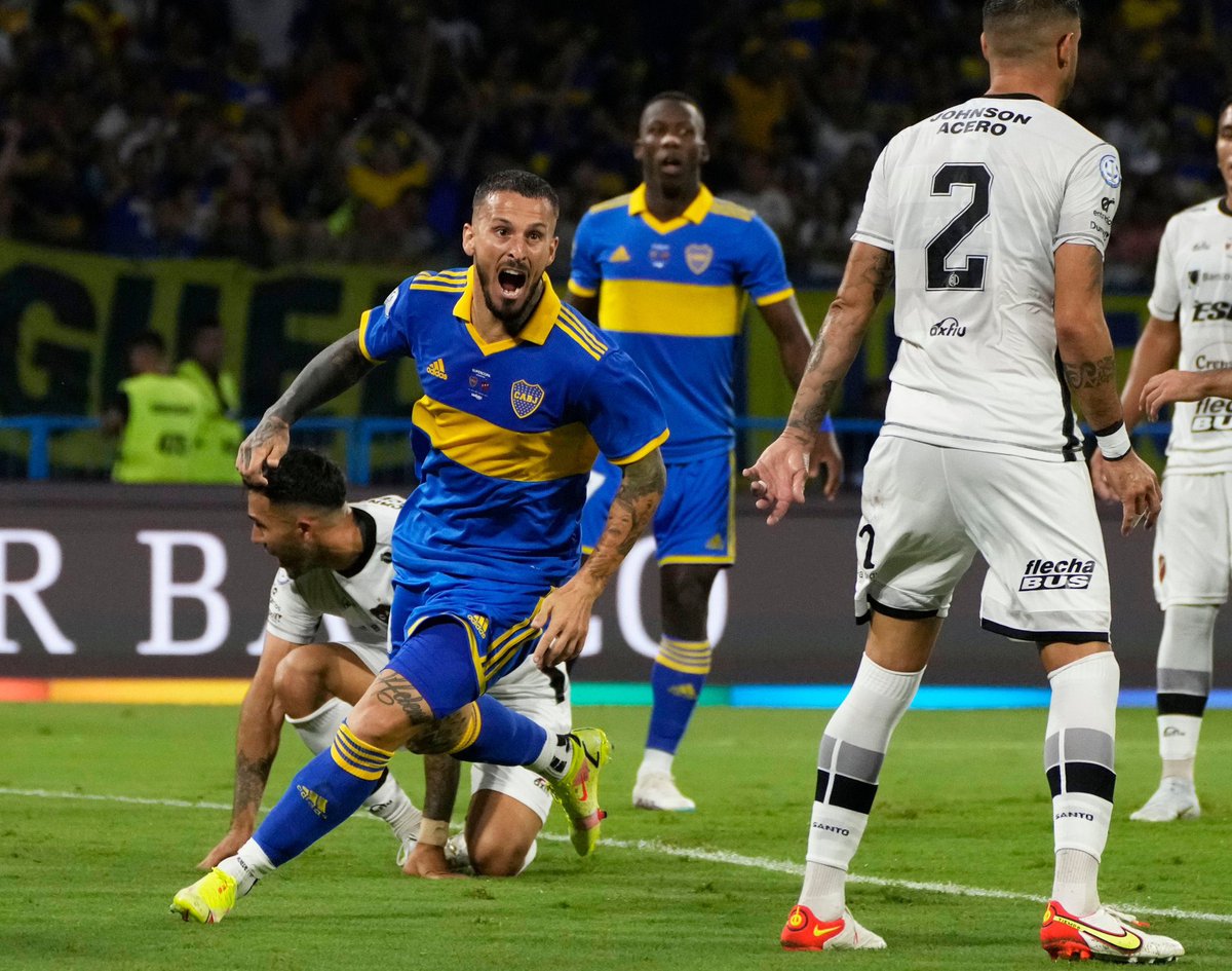 _DTUPNoticias's tweet photo. 🚨 ¡BOCA CAMPEÓN DE LA SUPERCOPA!

➡️ Boca Juniors derrotó 3 - 0 a Patronato y se consagró campeón de la Supercopa Argentina. Darío Benedetto anotó un triplete para la victoria Xeneize. 

#Boca #SupercopaArgentina #Patronato

✍️: Diego Carrasco https://t.co/LTbg1y3H4g