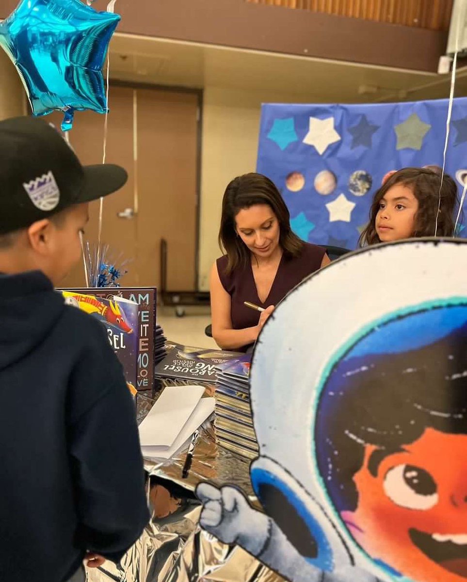 Reading Week festivities! The pouring rain didn’t stop families from coming out for the evening event at Freeman Elementary School. ❤️ It brings us so much joy for children to see themselves represented in our bilingual books. It creates lifelong readers. @LeticiaOrdazTV