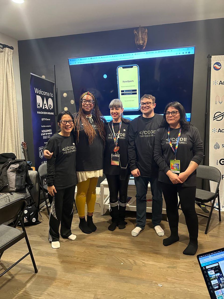 PrograMariaC's tweet image. Pitching our MemeSpark project, a decentralized social network that converts your meme into an NFT with @Bashlareine1 and @whatwedocolin for the #gamesday at @_HerDAO #hackerhouse with @oreprotocol &amp;amp; @NEARProtocol #ETHDenver2023 #ETHDenver