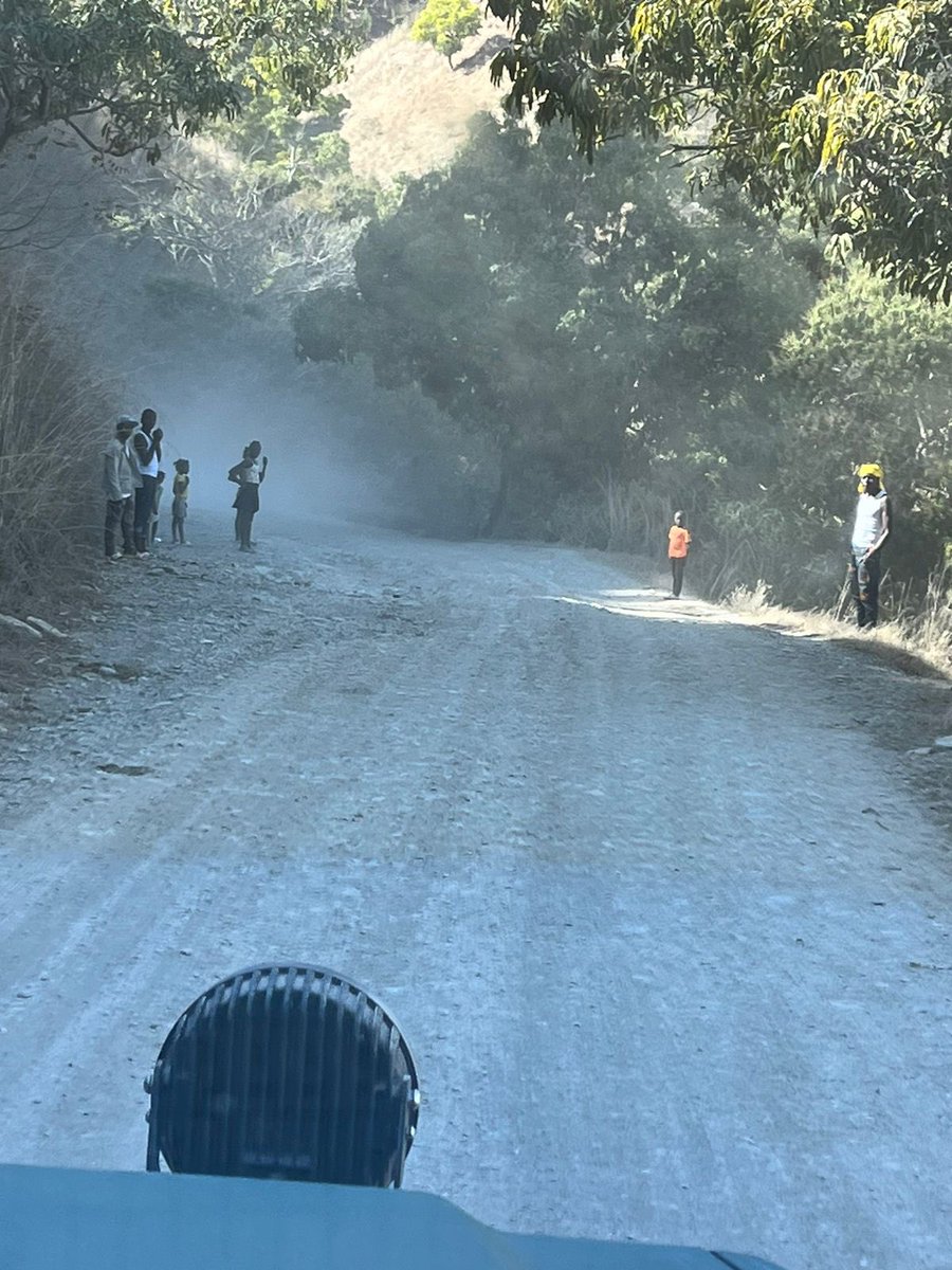 jordiveras's tweet photo. Estas imágenes y las que vienen son de la frontera en el trayecto de la carretera Internacional. Todo eso que se quema es del lado do dominicano.  La tomó un amigo el fin de semana pasado. Primera parte. https://t.co/qXvXG8VOgW