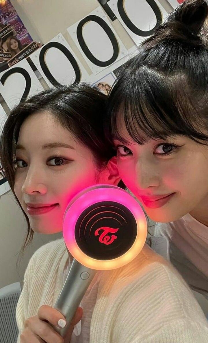 our sweet dahmo #MOMO #DAHYUN #TWICE