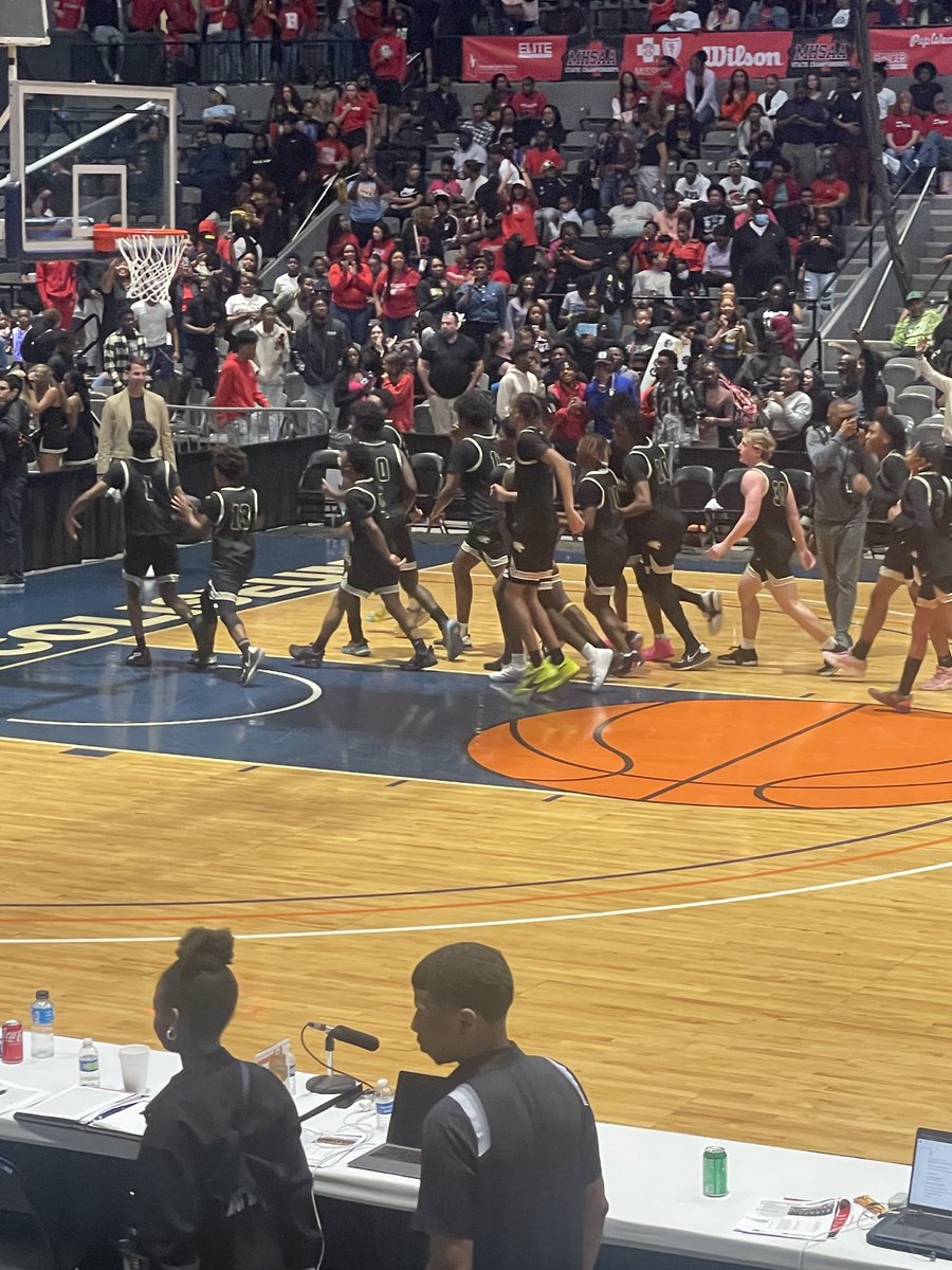 SenatorHarkins's tweet photo. ⁦⁦@nwrbasketball⁩ Boys going to the State Championship in the Big House. Congrats Cougars. https://t.co/EfwBgQnImi