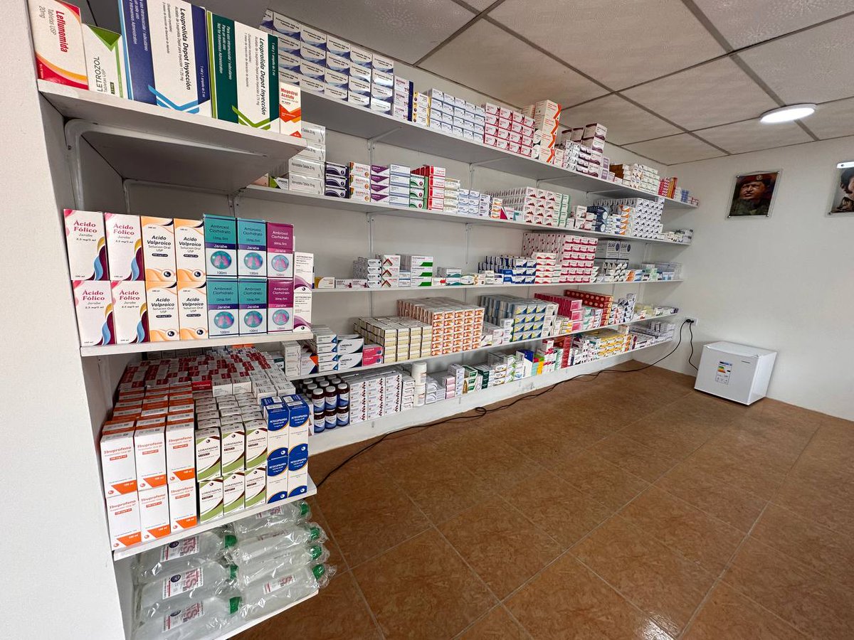 FreddyBernal's tweet photo. ¡Farmavida llegó al Táchira! Hoy en #LaFría se Inauguró la primera farmacia de la Gobernación del estado que trae consigo medicinas a precios solidarios con un 70% y 50% menos que en el mercado tradicional. ¡A pesar del bloqueo económico seguimos brindando bienestar al pueblo! https://t.co/zvC30J4SfR