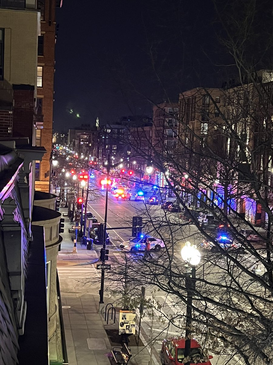 DaBassMaster's tweet photo. Love this city. Feeling super safe #WashingtonDC https://t.co/cLmekc3sLq