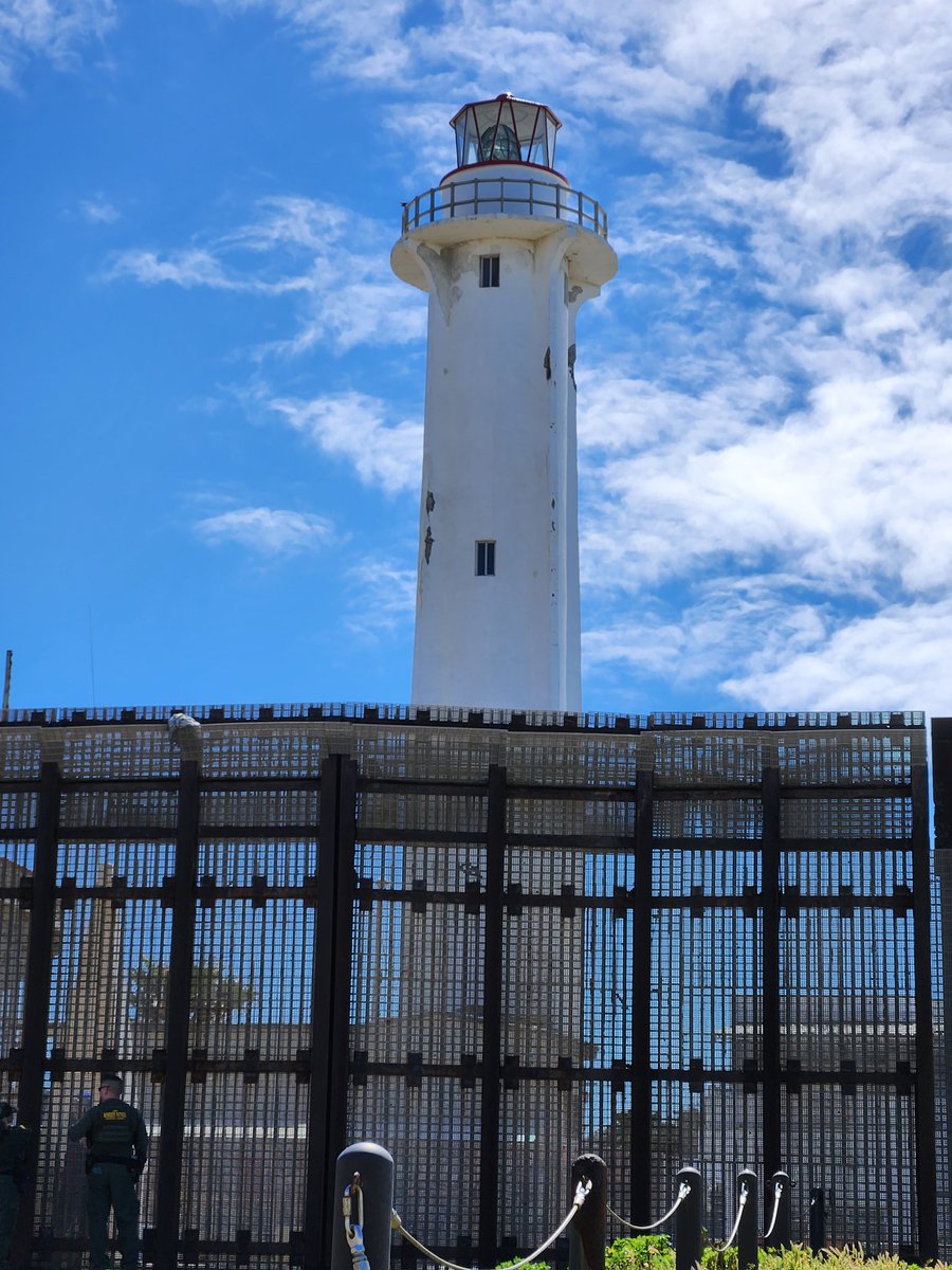 carlos_glezgtez's tweet photo. I recently visited Friendship Park, where @CBPSanDiego is in the process of replacing its border fence. I hope one day we will be able to freely take a walk again in this beautifully envisioned  space aimed at gathering family &amp; friends on both sides of 🇺🇸-🇲🇽 border. https://t.co/o2xOtmS0z3