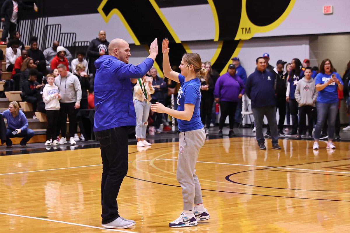 🏆#Elite8🏆
    Big kids like their picture taken too😂😂
 <a href="/DispatchFrank/">Frank DiRenna</a>   <a href="/angie_saiter/">Angie Saiter</a> @SheHoopsOhio <a href="/dp_dispatch/">Dave Purpura</a> <a href="/EmmaErvin270/">Emma Ervin</a> <a href="/keith_curry/">adrian curry</a> <a href="/CDABSports/">CDAB</a> <a href="/OHSAASports/">OHSAA Sports</a> <a href="/MHSLadyMonarchs/">Lady Monarch Hoops</a> <a href="/MHSMonarchsAD/">Joey Day, CAA</a> <a href="/NorthWarriorsAD/">North Warriors AD</a> @jojoeberhart @oliviawarner330 <a href="/KenChaffin/">Ken Chaffin</a> <a href="/klarkeransome21/">klarke_ransome</a>