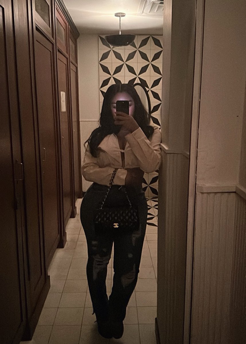 Dinner dates truly are my favorite 🤭 Book me to be your next date 🙃 datequinnashforde@gmail.com